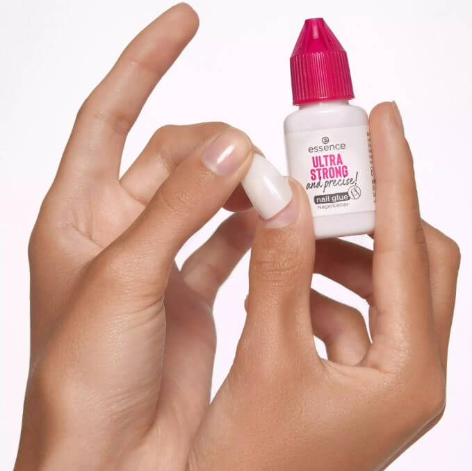 Ultra Strong & Precise Nail Glue | Essence