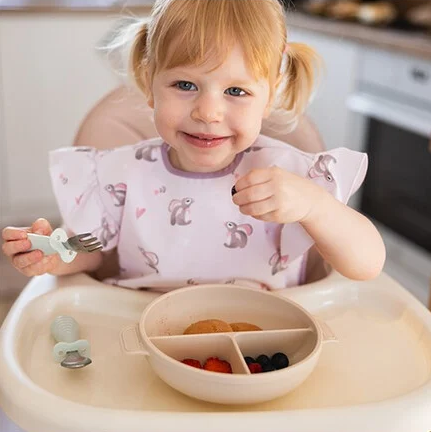 BabyOno: Πιάτο σιλικόνης με 3 θέσεις, καπάκι &amp; βάση με βεντούζα - Μπεζ BN1661/03