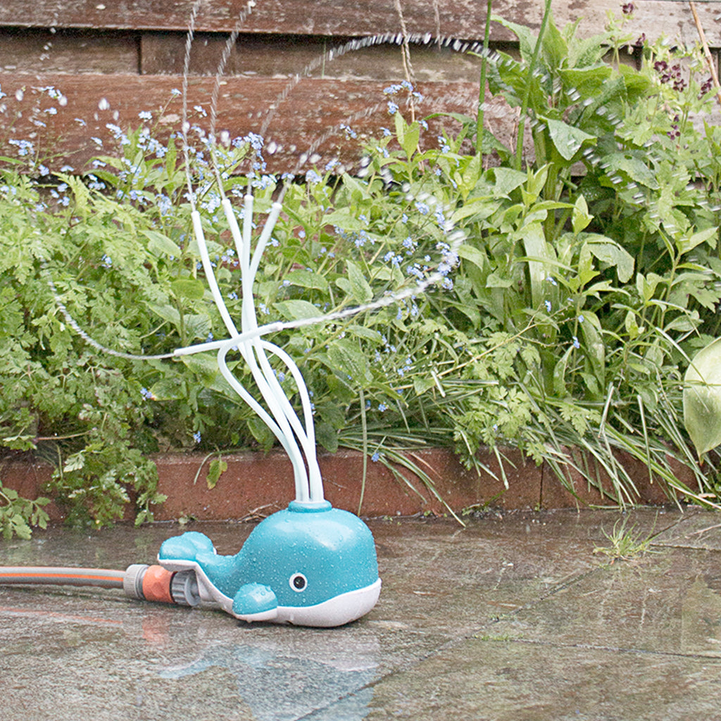 BS TOYS. Φαλαινάκι sprinkler
