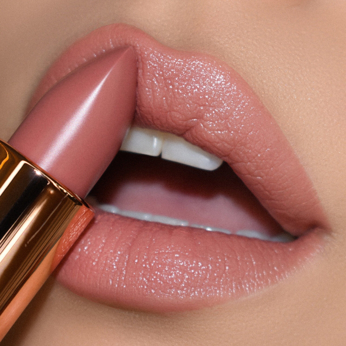 Hydra Gloss Plumping Lipstick Bys