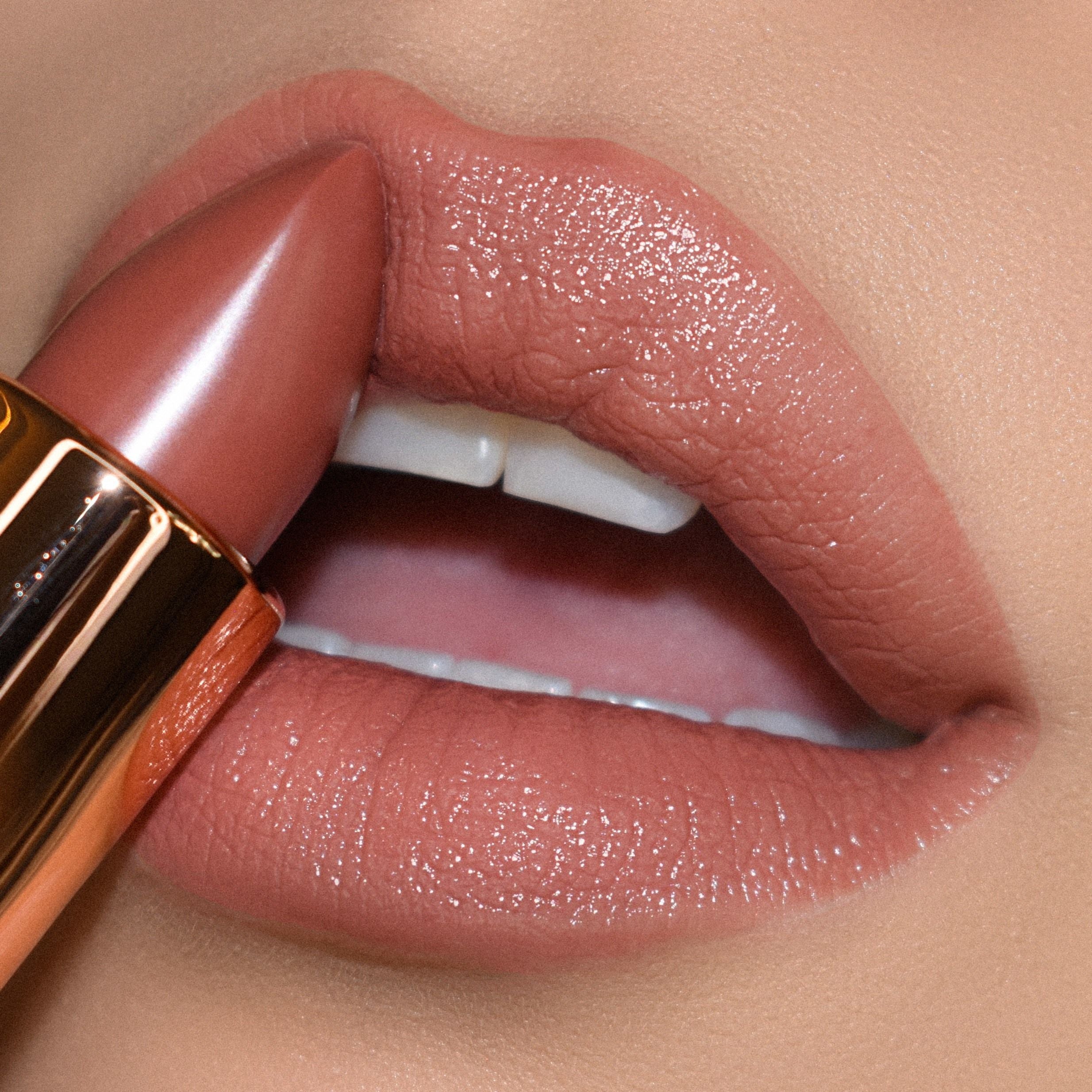 Hydra Gloss Plumping Lipstick Bys