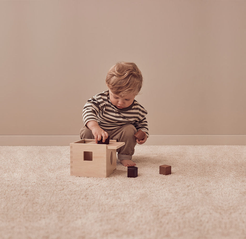 KIDS CONCEPT. Ξύλινος κύβος ταξινόμησης σχημάτων NEO
