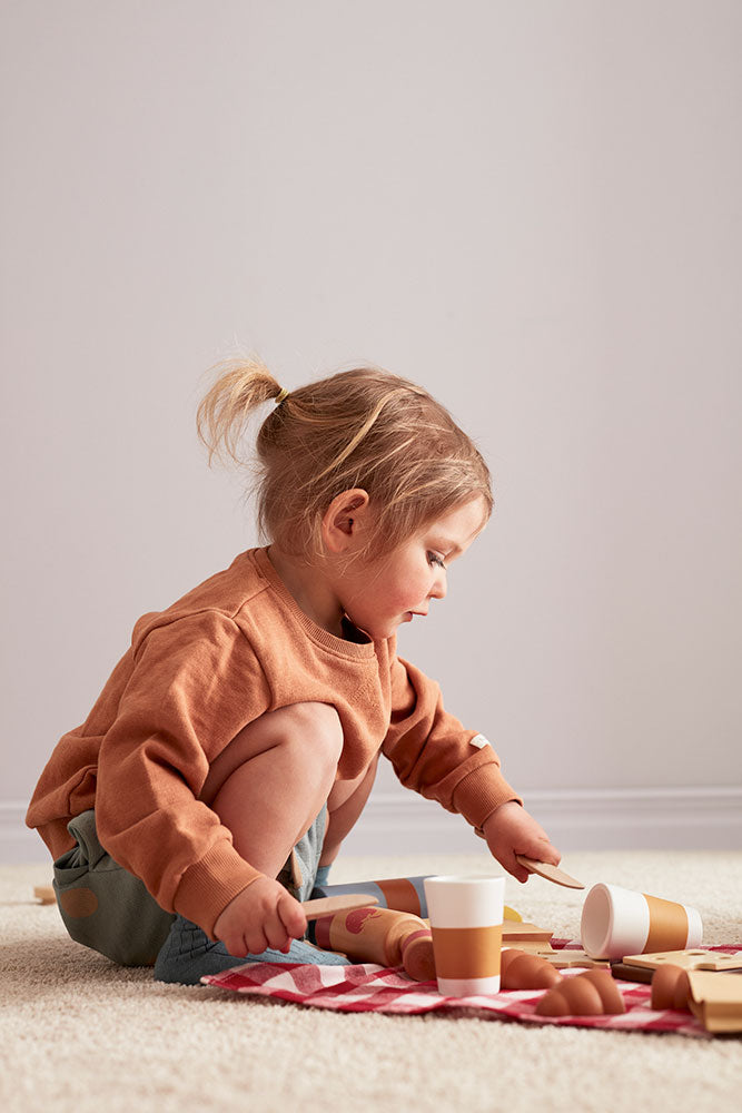 KIDS CONCEPT. Σετ πικ-νικ με ξύλινα αξεσουάρ KID'S HUB