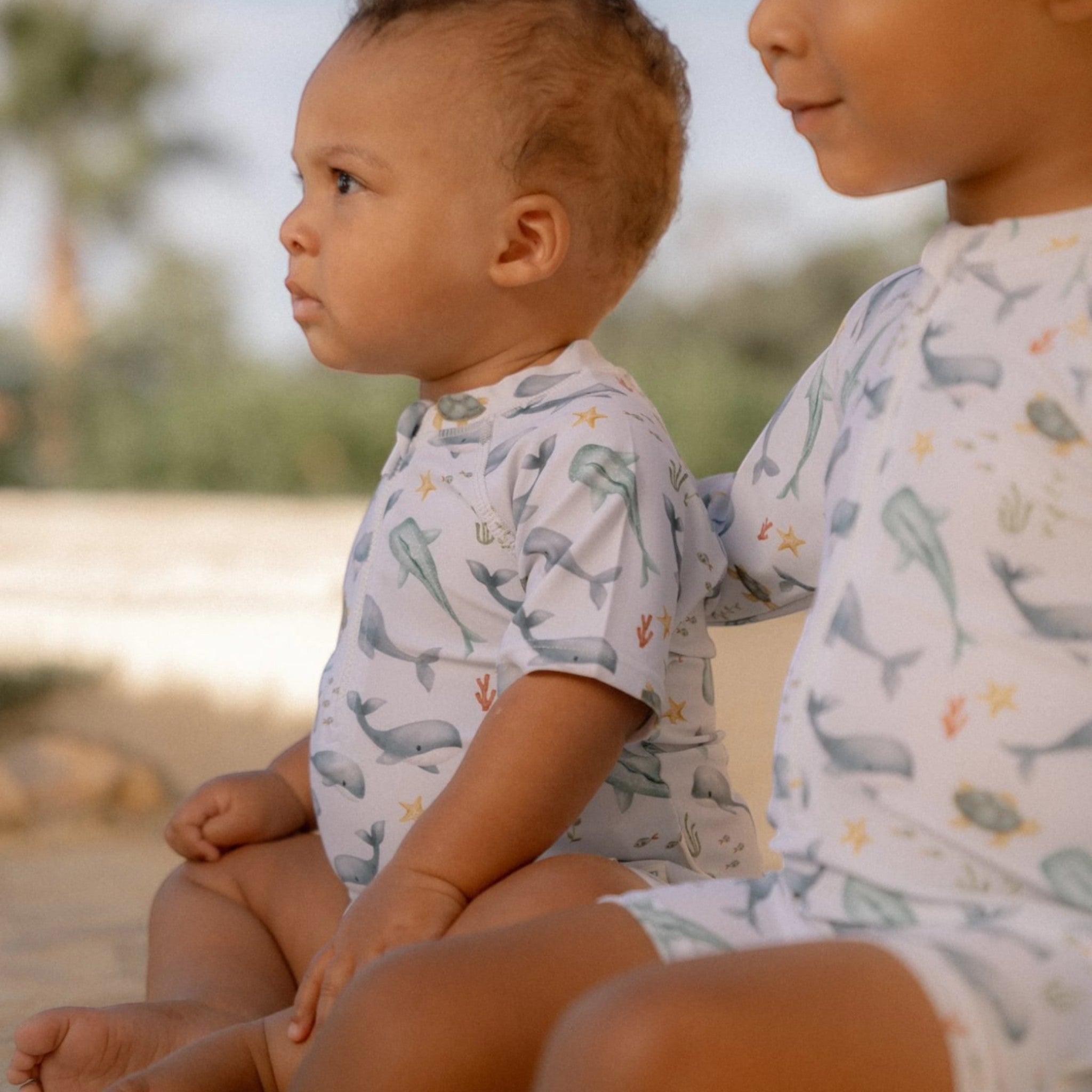 LITTLE DUTCH. Μπλουζάκι κοντομάνικο με προστασία UV Ocean Multi-colour - Νο 74/80