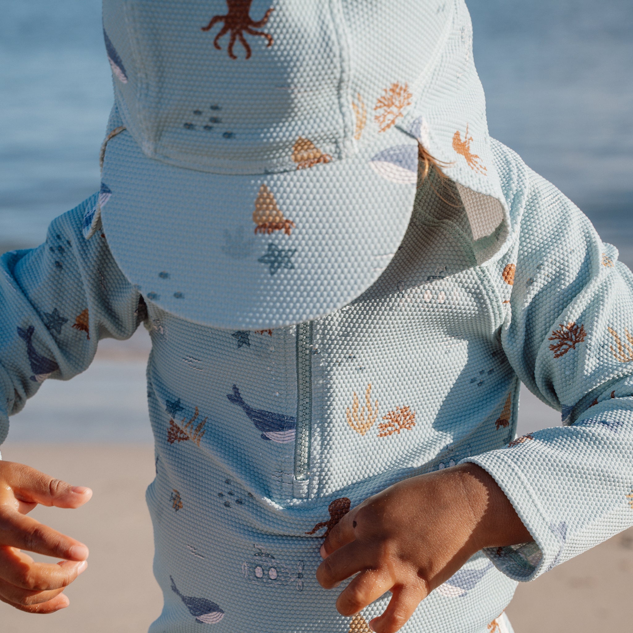 LITTLE DUTCH. Μπλουζάκι μακρυμάνικο με προστασία UV Ocean Friends - Νο 98/104