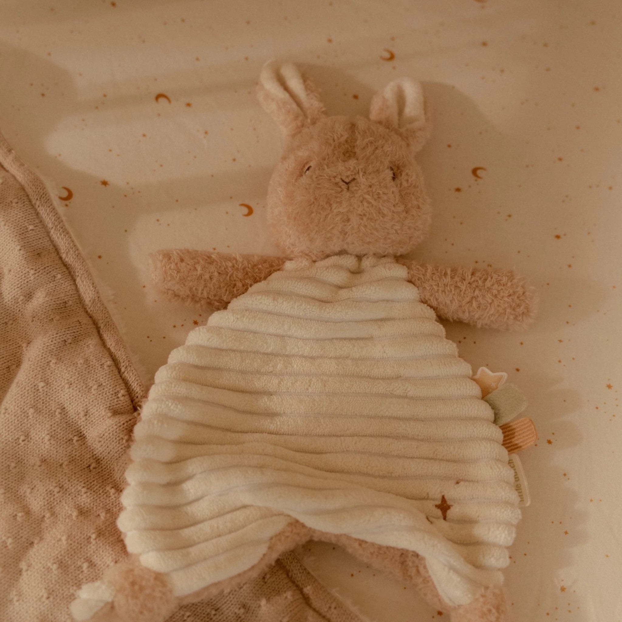 LITTLE DUTCH. Υφασμάτινο ανάγλυφο ντουντού κουνελάκι Newborn Naturals GRS