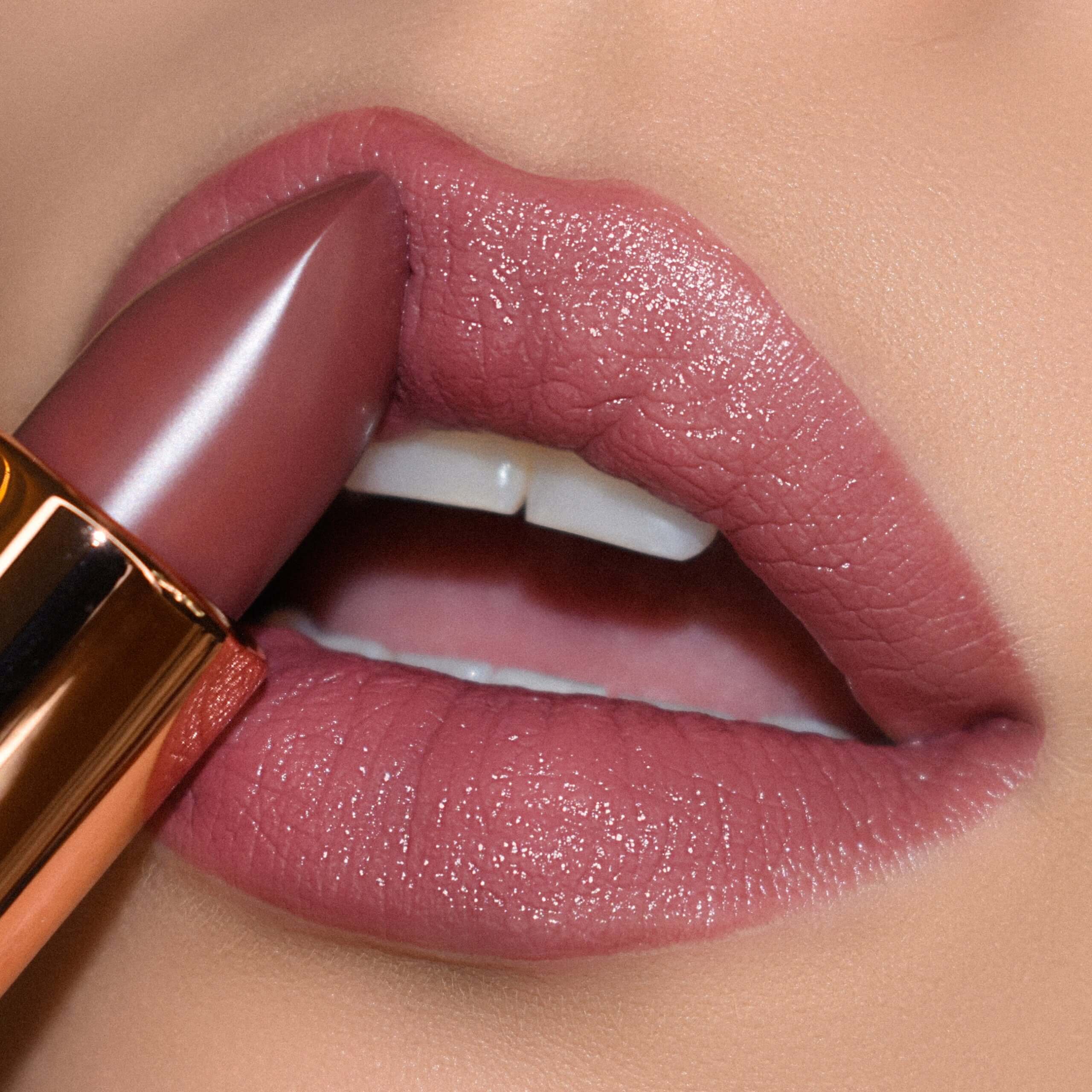 Hydra Gloss Plumping Lipstick Bys