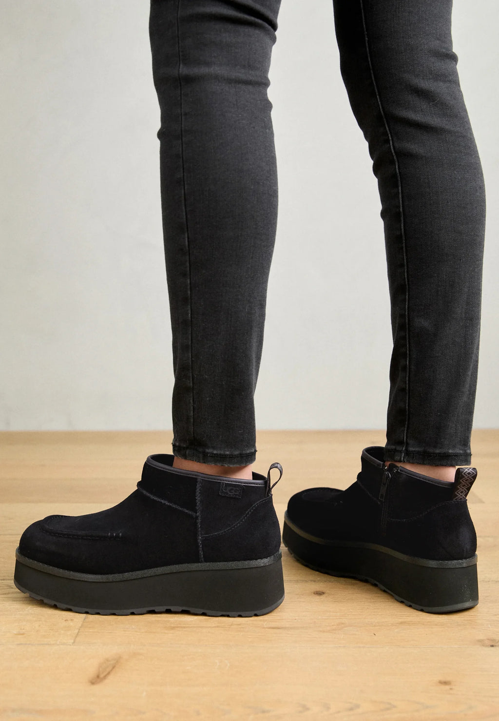 UGG Black Boots UG111X08Y-Q11 Women