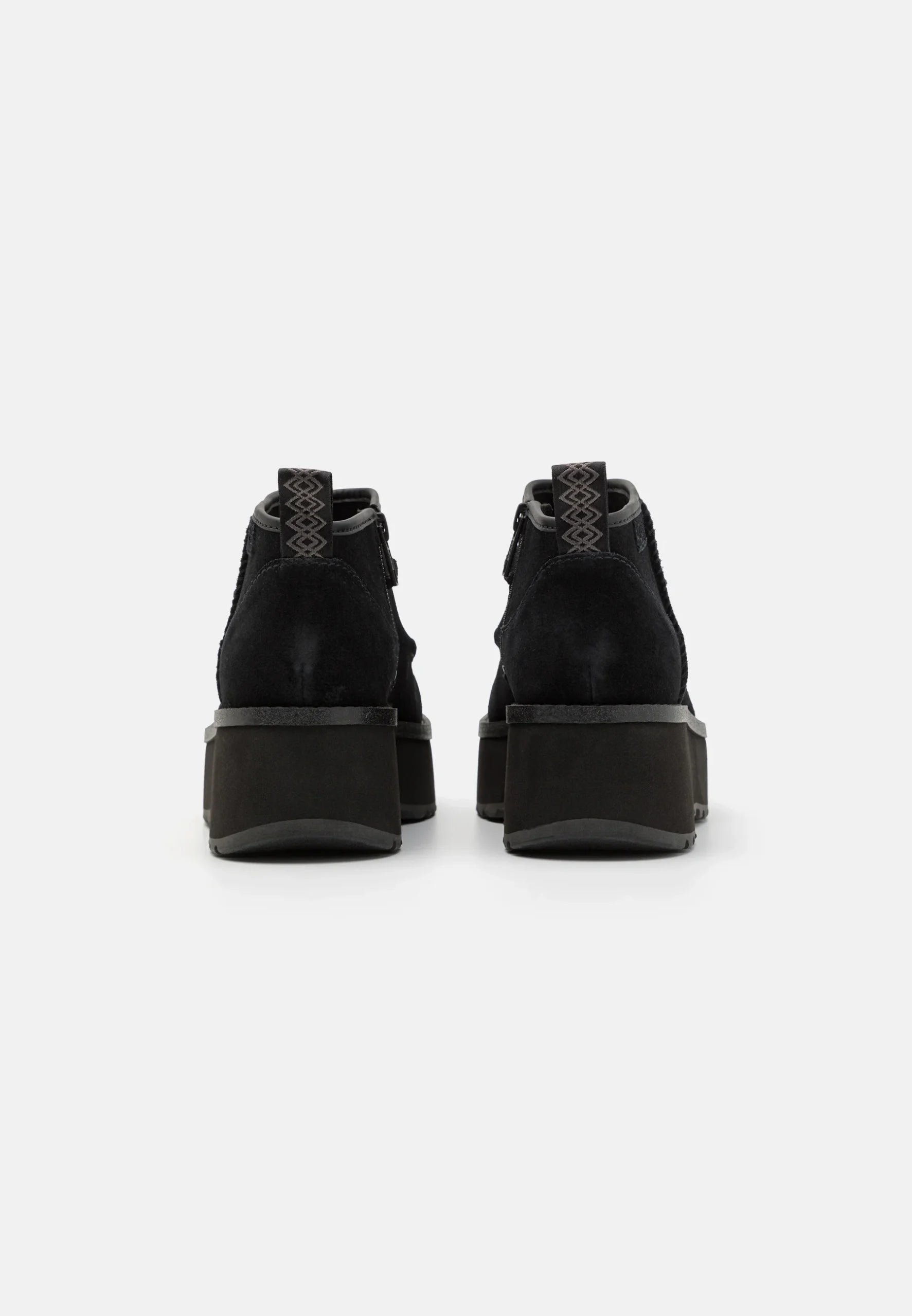 UGG Black Boots UG111X08Y-Q11 Women